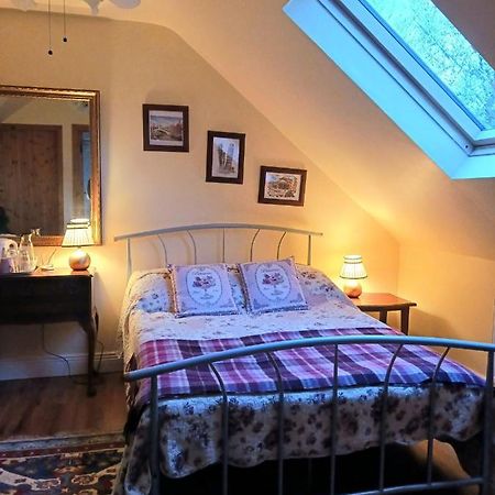 Rural Retreat Near Knock Apartment บัลลีโฮนิส ภายนอก รูปภาพ
