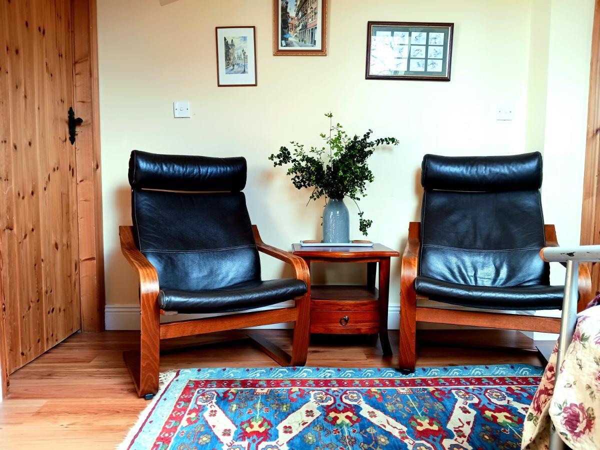 Rural Retreat Near Knock Apartment บัลลีโฮนิส ภายนอก รูปภาพ