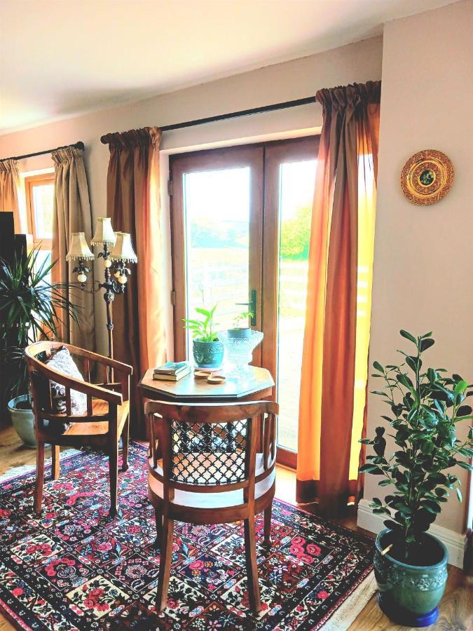 Rural Retreat Near Knock Apartment บัลลีโฮนิส ภายนอก รูปภาพ