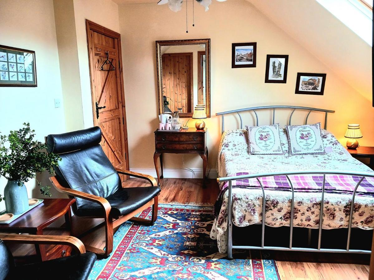 Rural Retreat Near Knock Apartment บัลลีโฮนิส ภายนอก รูปภาพ